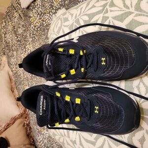 Under Armour tennis shoes